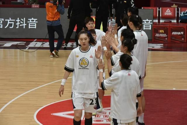 CBA 江苏肯帝亚107-78南京头排苏酒CBA 九台农商银行104-104浙江稠州事件国足vs中国香港首发：4-4-2，刘殿座、吴曦、刘彬彬、韦世豪先发中国男足vs中国香港男足的封闭热身赛正在进行。